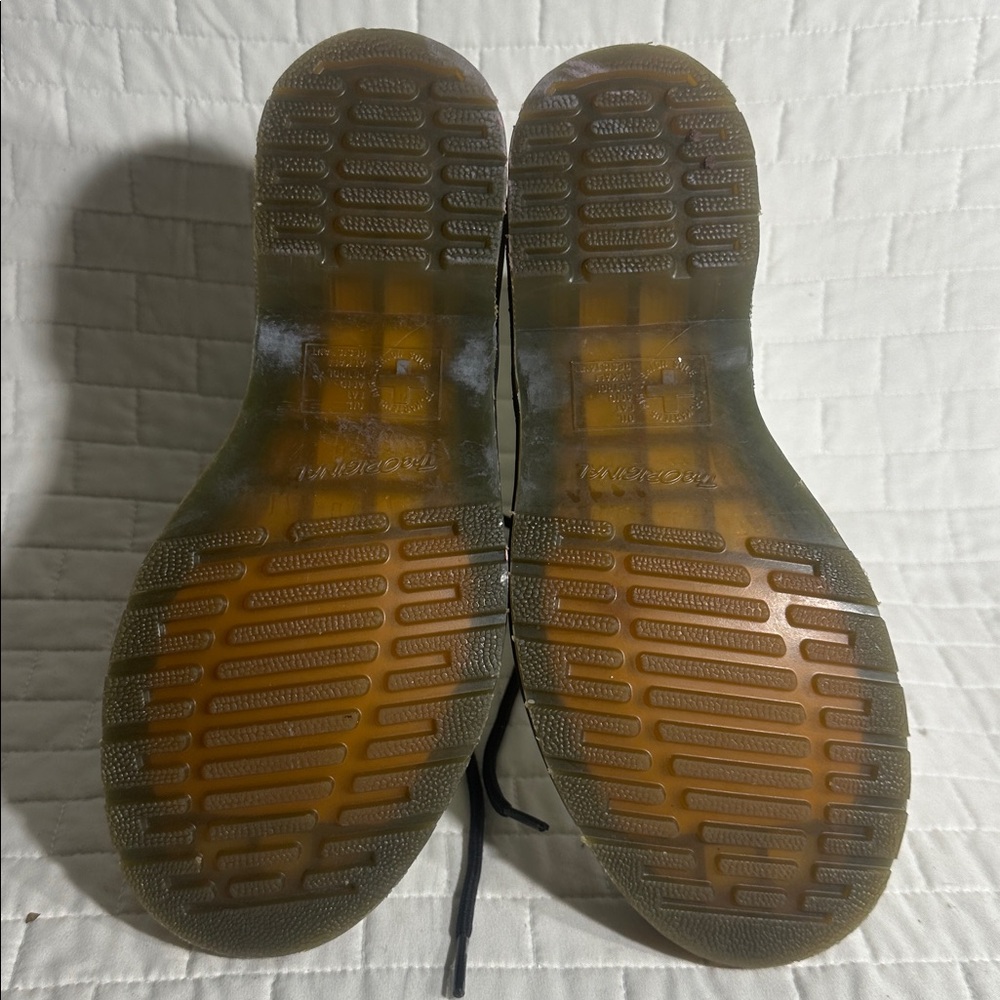 Dr. Martens 1460 8 Eye White Combat Boots with Black Laces.  Please see photos - Picture 8 of 8